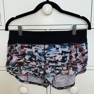 Lululemon Multicolor Patterned 2.5 inch speed up shorts size 6